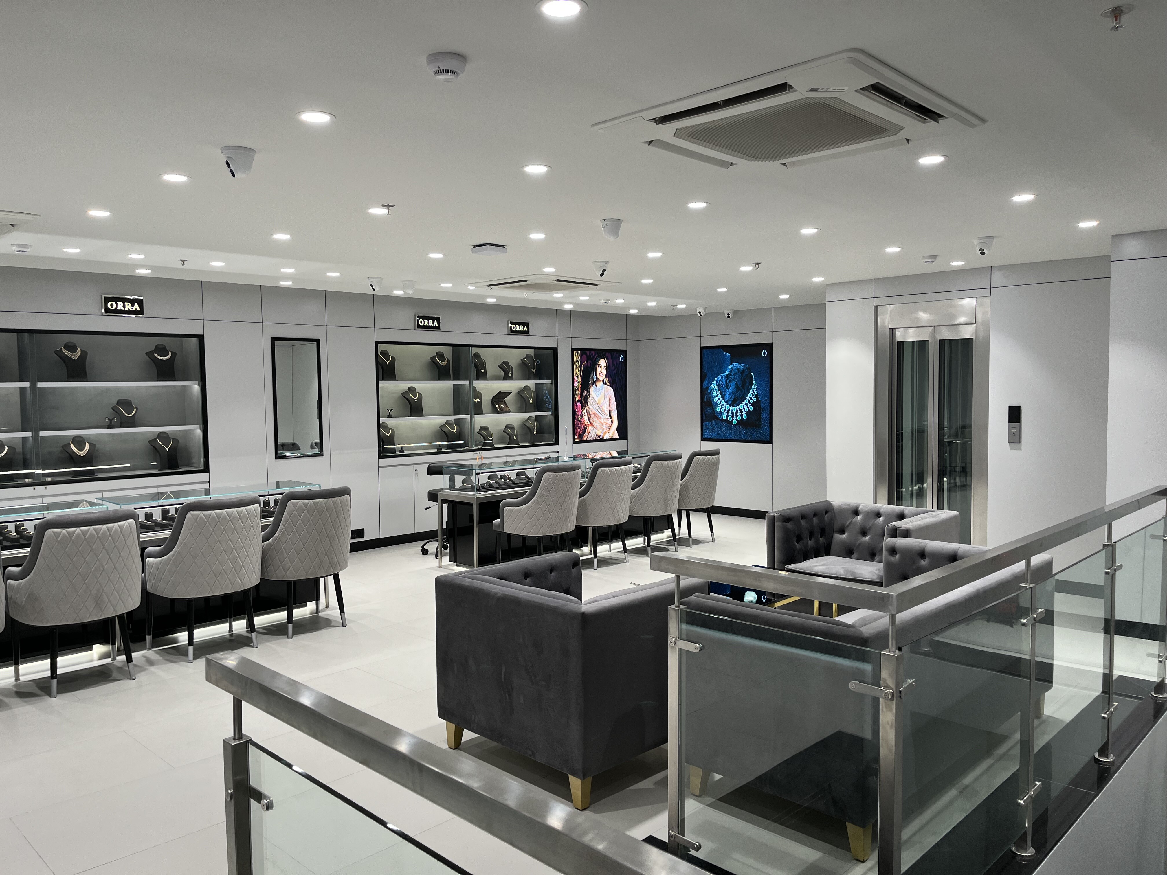 Jewellery showroom near Gokhale Road, Thane